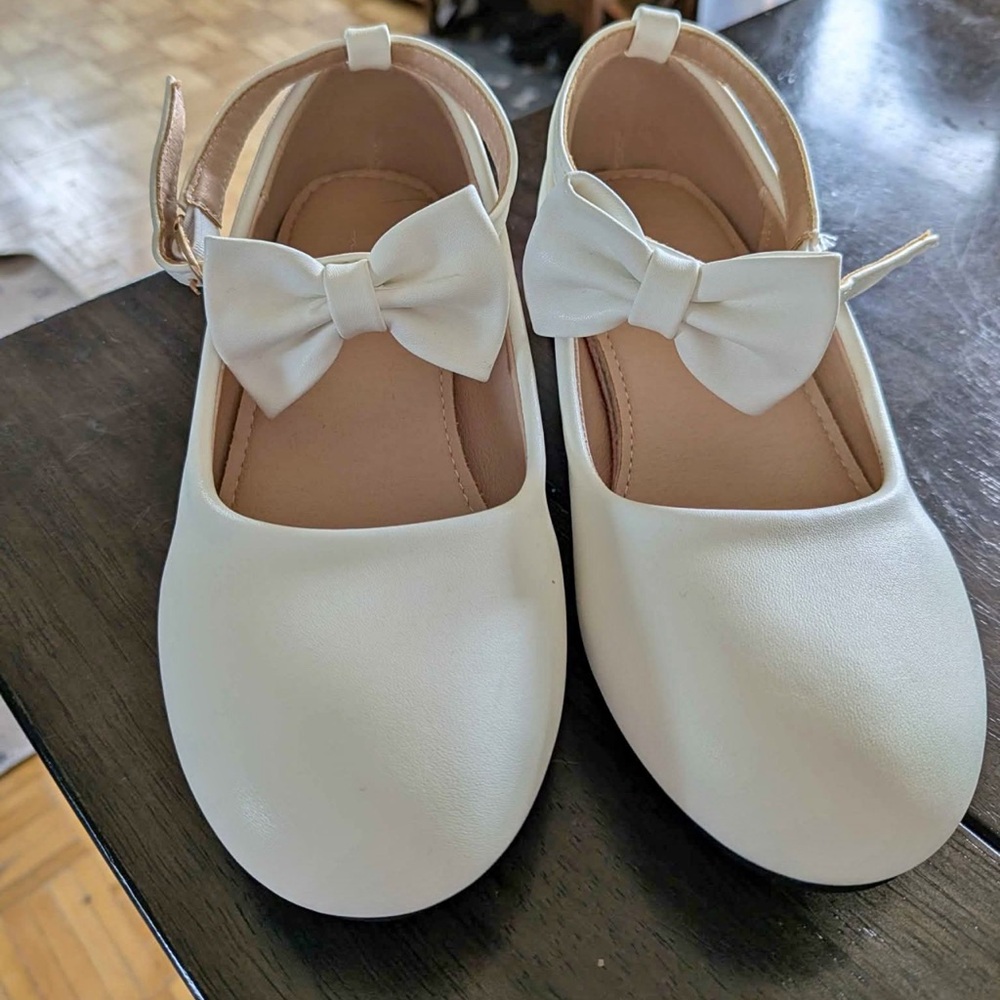 Elegant White Kids Shoes with Bow